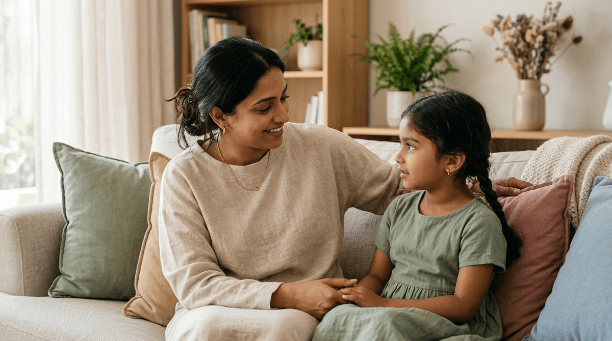 Mère et fille en conversation bienveillante sur la protection du corps et les émotions